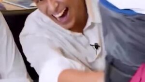 Perdió el juego y le dieron calzón chino